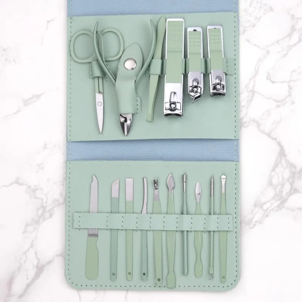 A must-have at home, a 16-piec - Nail Care Kit Mens recension och pris